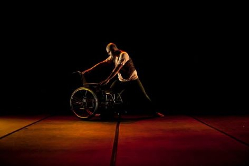 Projeto PÉS? - Teatro-Dança para Pessoas com Deficiência - UnB